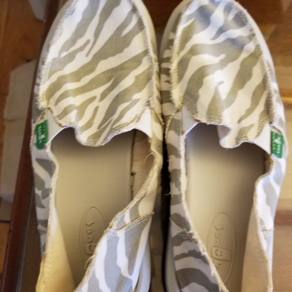 Sanuks